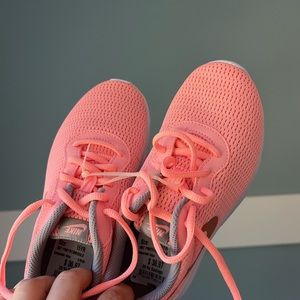 NEW Nike Coral Pink white Girls Sneakers 1.5 $50